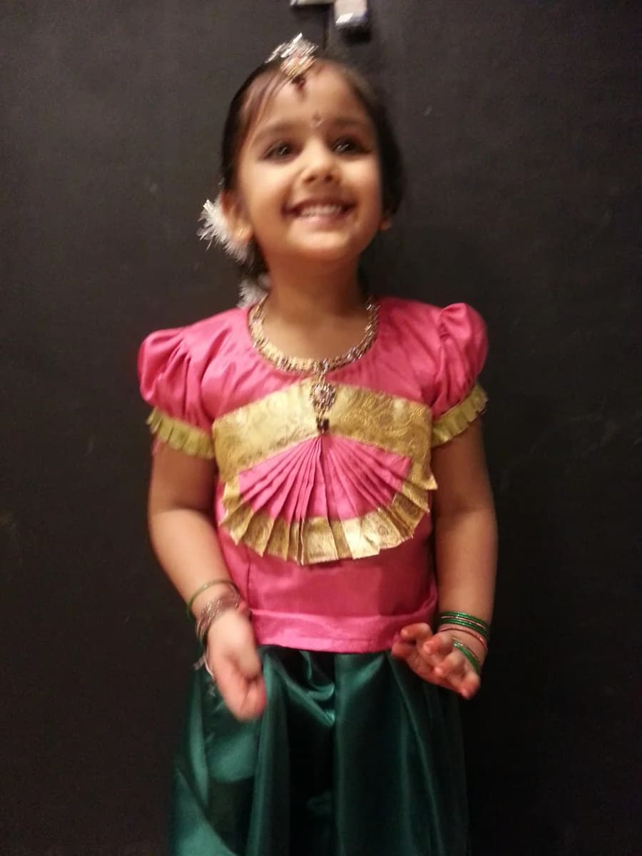 Saanavi as a child in a pink and green Bharatanatyam costume